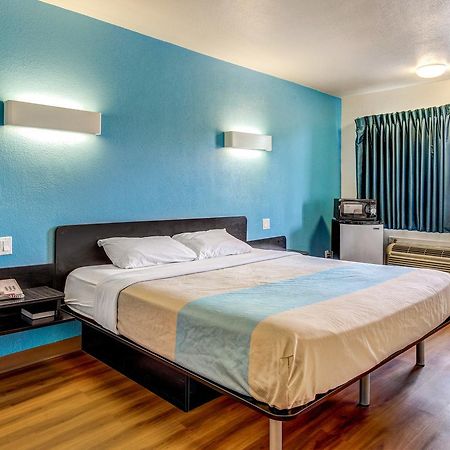 Motel 6 Waco - Lacy Lakeview Беллмид Экстерьер фото