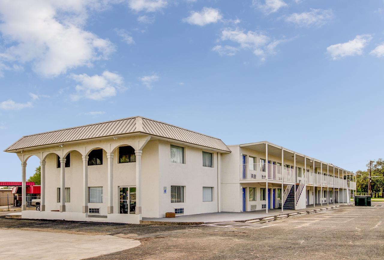 Motel 6 Waco - Lacy Lakeview Беллмид Экстерьер фото