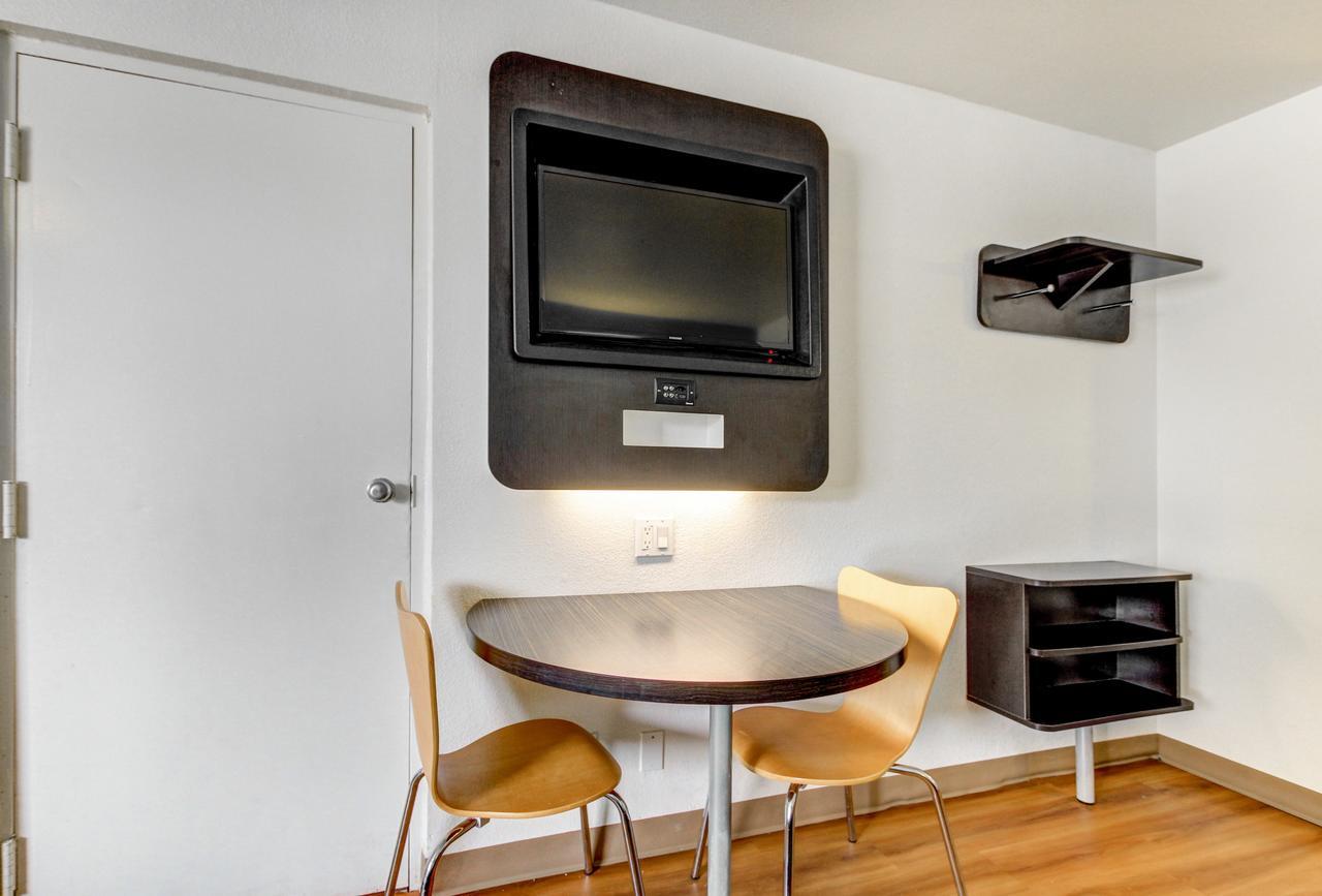 Motel 6 Waco - Lacy Lakeview Беллмид Экстерьер фото