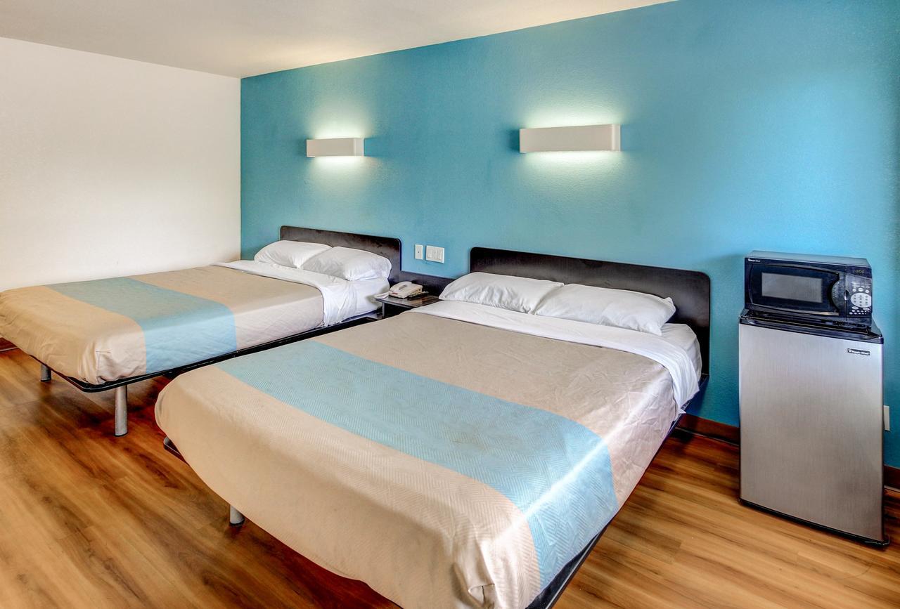 Motel 6 Waco - Lacy Lakeview Беллмид Экстерьер фото
