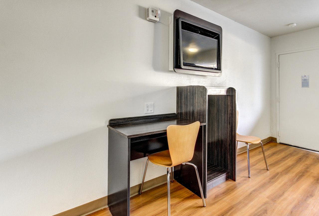 Motel 6 Waco - Lacy Lakeview Беллмид Экстерьер фото