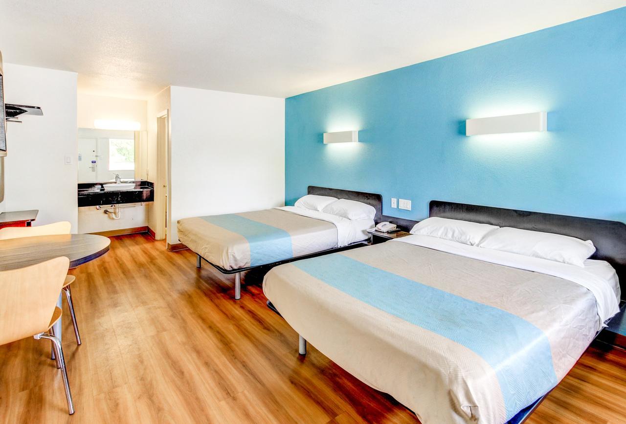 Motel 6 Waco - Lacy Lakeview Беллмид Экстерьер фото