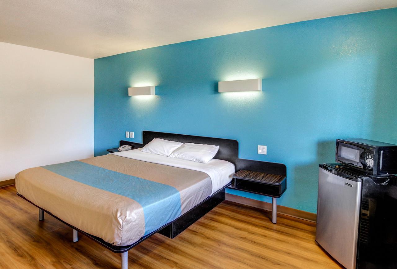 Motel 6 Waco - Lacy Lakeview Беллмид Экстерьер фото