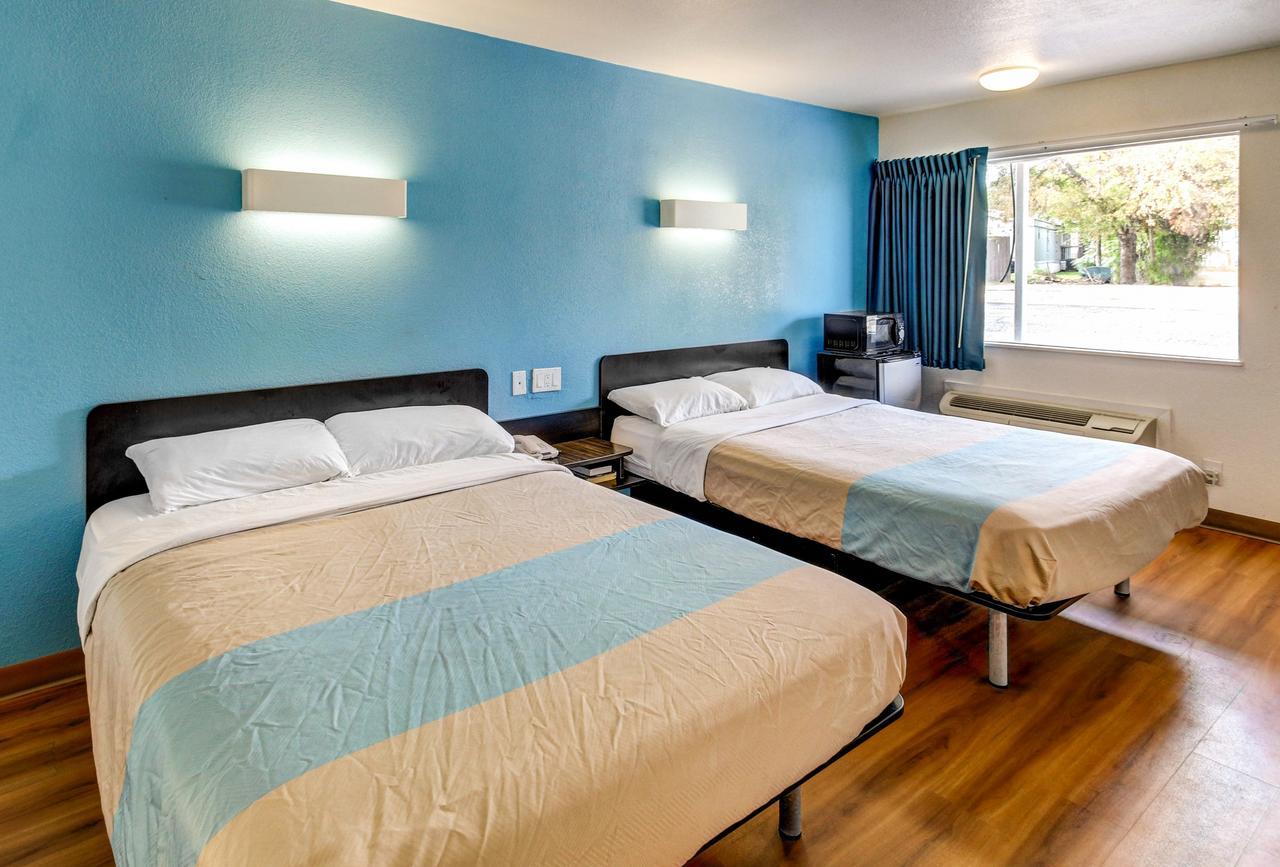 Motel 6 Waco - Lacy Lakeview Беллмид Экстерьер фото