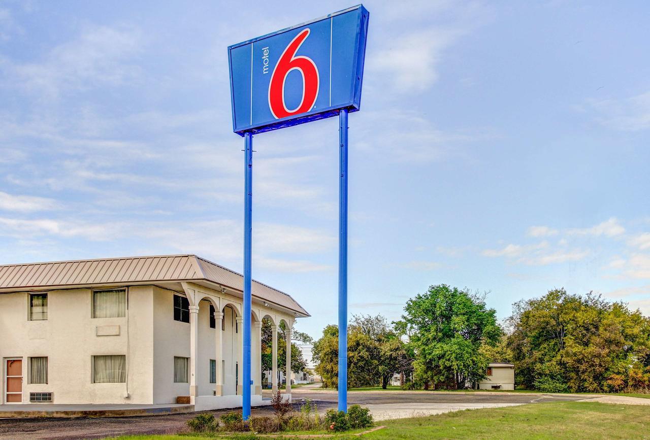 Motel 6 Waco - Lacy Lakeview Беллмид Экстерьер фото