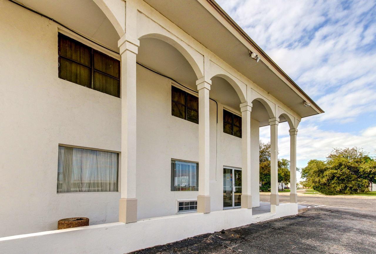 Motel 6 Waco - Lacy Lakeview Беллмид Экстерьер фото